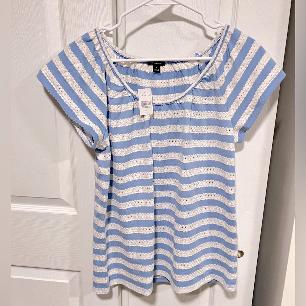 Ann Taylor Lightweight Short Sleeve Top